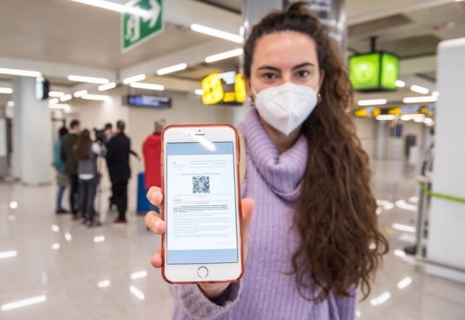 Pass sanitaire = société de surveillance sans bienveillance ni bienfaisance