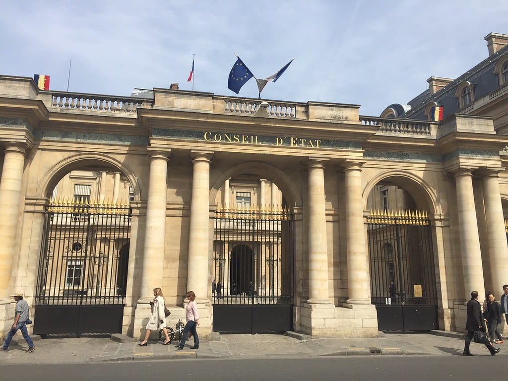 Le Conseil d’Etat ne suspend pas la 3e dose bien qu’il reconnaisse l’existence d’effets secondaires graves liés à la vaccination