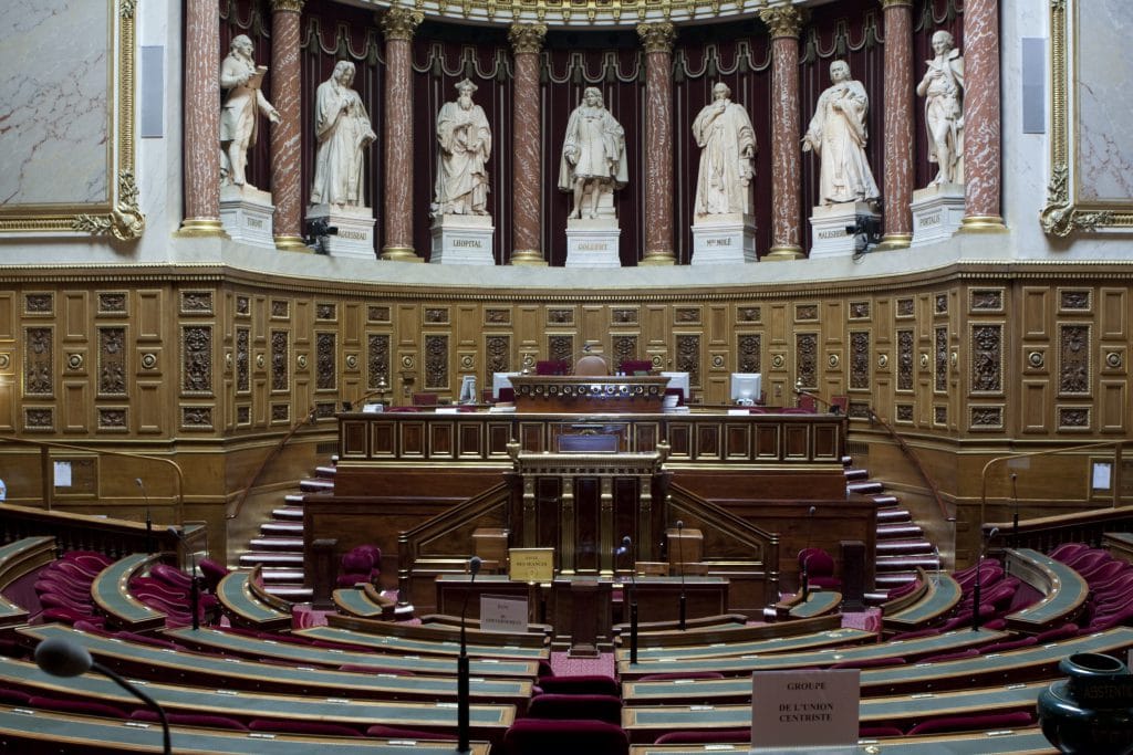 Vaccination obligatoire pour l’ensemble de la population rejetée en commission au Sénat, un simple sursis ?