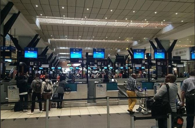 Malgré le vent de panique mondial provoqué par le nouveau variant Omicron, sa virulence non encore prouvée