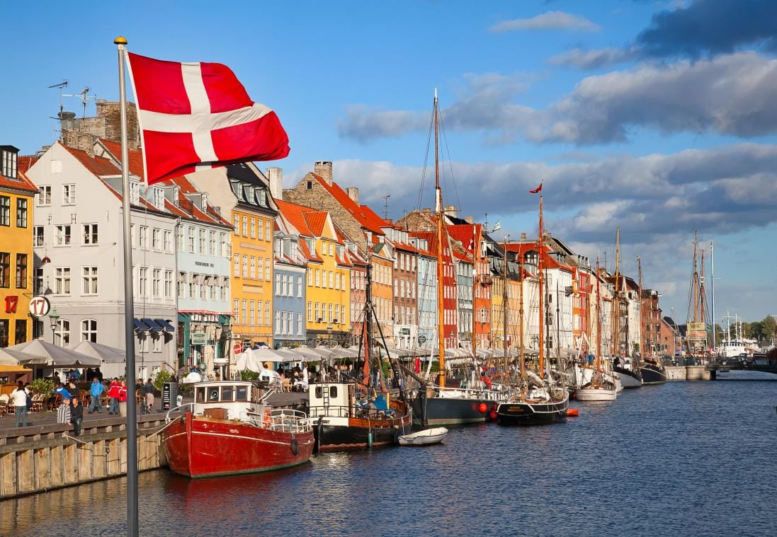 ALERTE : au Danemark, preuve est faite que le vaccin ne ralentit plus la contamination