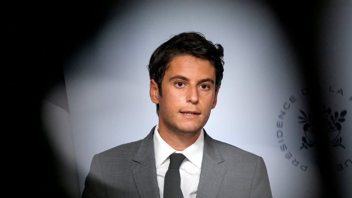 Gabriel Attal: « On veut aussi poursuivre la redéfinition de notre contrat social, avec des devoirs qui passent avant les droits, du respect de l’autorité aux prestations sociales » (29.1.2022)