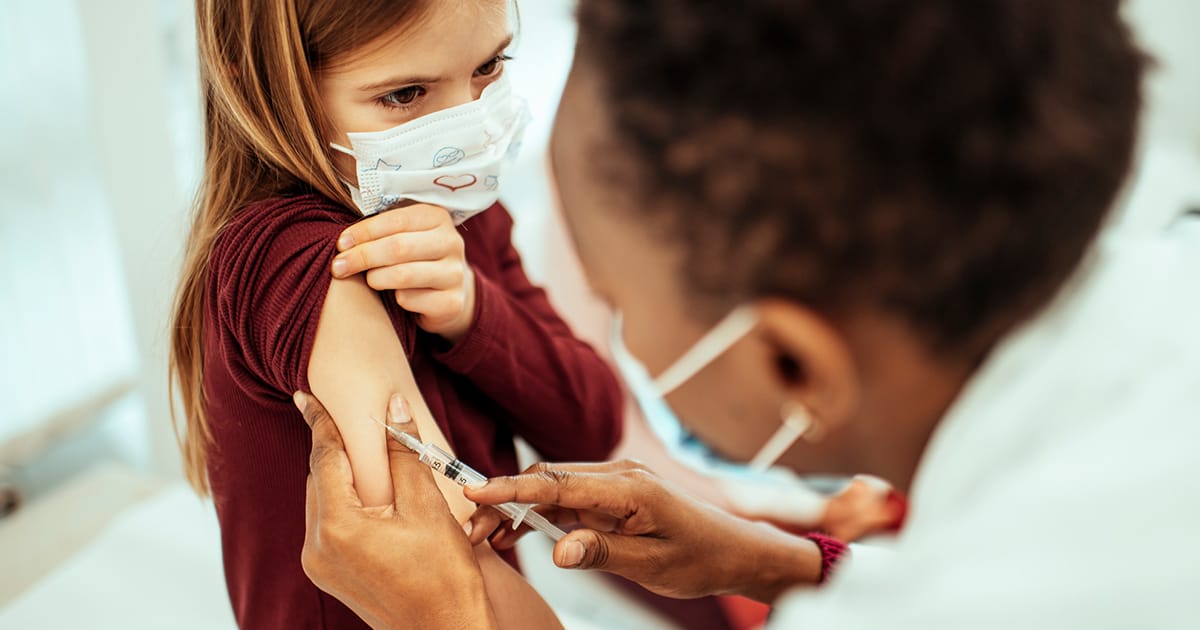 Espagne : les ex-ministres de la santé poursuivis après les décès d’enfants vaccinés Pfizer