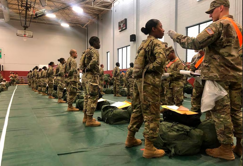Face à la pénurie de recrues, l’armée US rappelle les soldats licenciés réticents aux vaccins