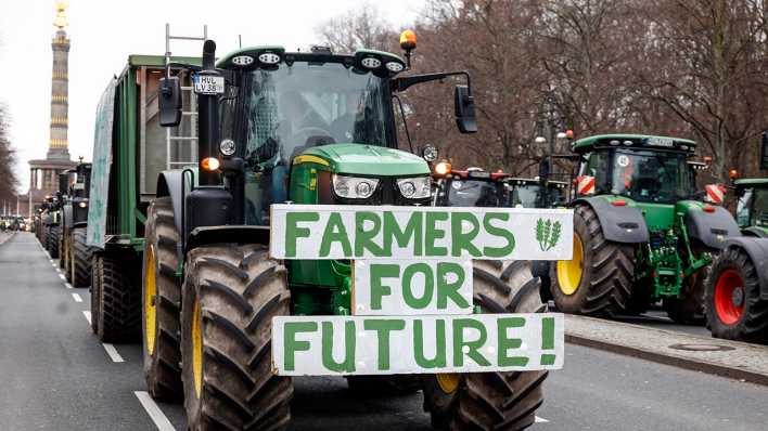 L’Allemagne insoumise: cheminots en grève et tracteurs au centre de Berlin