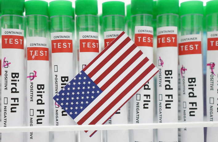 Fausse panique autour du H5N1 : l’administration Biden verse 176 millions de dollars à Moderna pour un vaccin ARNm