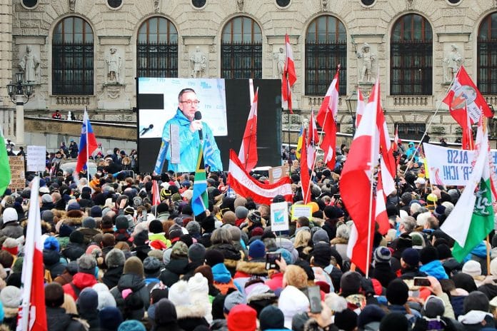 Hystérie médiatique : l’Autriche aura-t-elle un nouvel Hitler ? par Ulrike Reisner