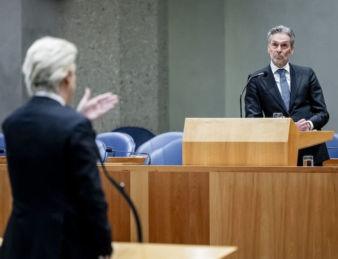 Geerd Wilders bloque le paquet défense de l’UE – d’autres parlements vont-ils suivre ? par Ulrike Reisner