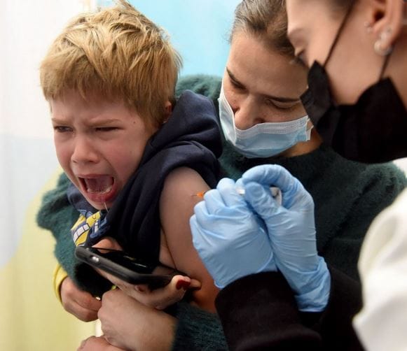 Pour accélérer la vaccination en Europe, l’OMS prétexte un rattrapage des doses manquées