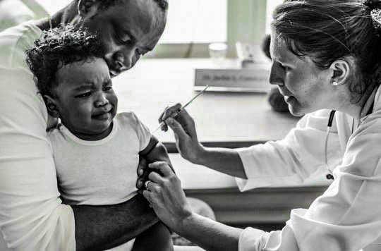 Pendant ce temps, l’Union Européenne recommande d’injecter les jeunes enfants au Pfizer