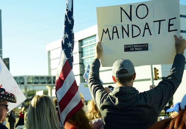 USA : un juge ordonne la réintégration d’enseignants non vaccinés avec paiement des salaires dus