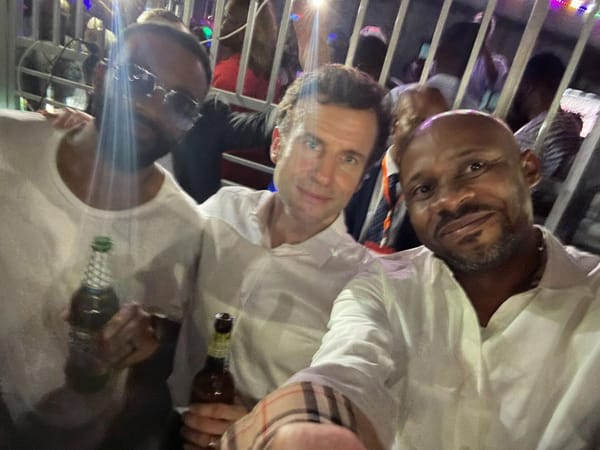 Macron fait la teuf en Afrique