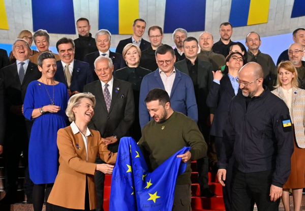 Ukraine : Bruxelles déroule le tapis rouge à la technostructure, par Ulrike Reisner