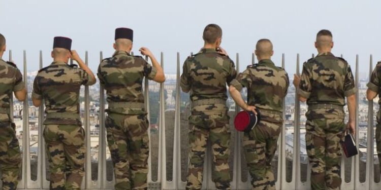 Les armées françaises font leurs adieux à la puissance, par Philippe Migault