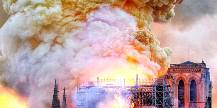 Urbi & Orbi n°39: 4 ans après l’incendie de Notre-Dame, Eglise et Etat taisent les causes