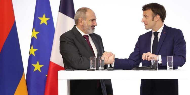 La France prépare-t-elle l’Arménie à une guerre avec la Turquie ? Ou avec la Russie ? par Dmitri Rodionov